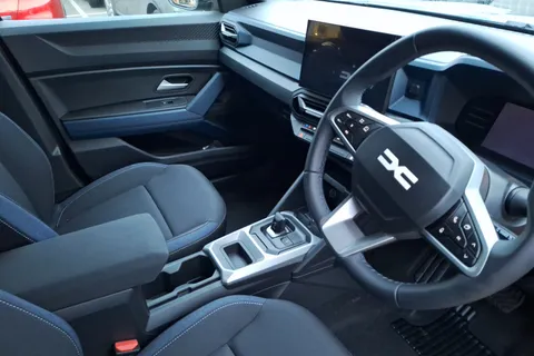 DL75UOB Dacia Duster 1.6 Hybrid 140 Journey 5dr Auto Thumbnail #13