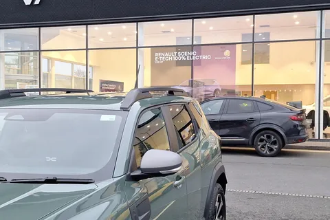 DL75UOB Dacia Duster 1.6 Hybrid 140 Journey 5dr Auto Thumbnail #16