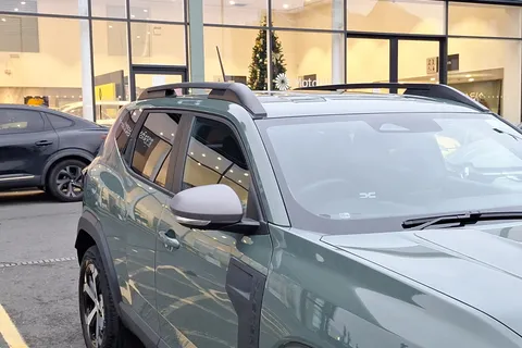 DL75UOB Dacia Duster 1.6 Hybrid 140 Journey 5dr Auto Thumbnail #18