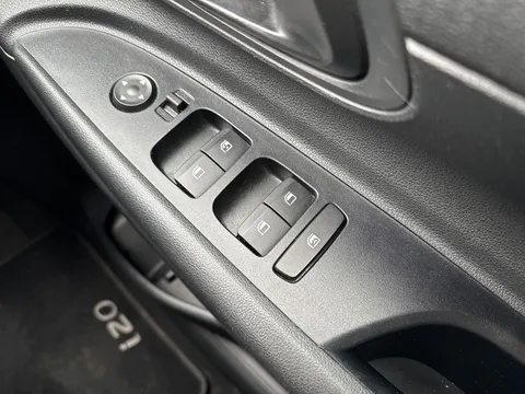 NG71WLU Hyundai i20 1.0T GDi 48V MHD SE Connect 5dr Thumbnail #22