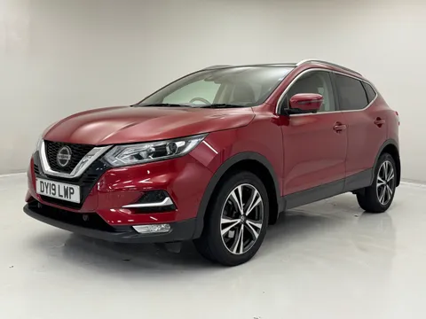 5 of 33 for Nissan Qashqai 1.3 DiG-T N-Connecta 5dr