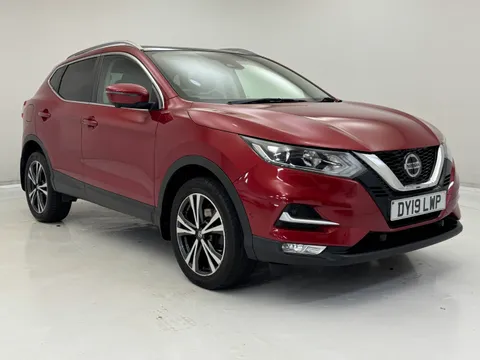 2 of 33 for Nissan Qashqai 1.3 DiG-T N-Connecta 5dr