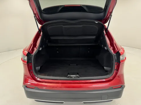 12 of 33 for Nissan Qashqai 1.3 DiG-T N-Connecta 5dr