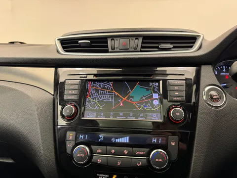 17 of 33 for Nissan Qashqai 1.3 DiG-T N-Connecta 5dr