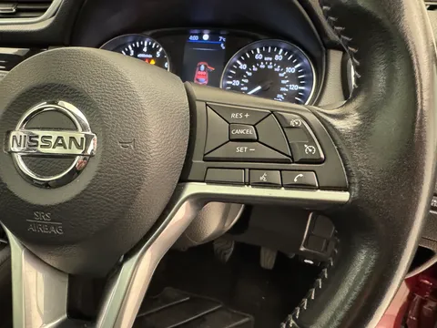 21 of 33 for Nissan Qashqai 1.3 DiG-T N-Connecta 5dr