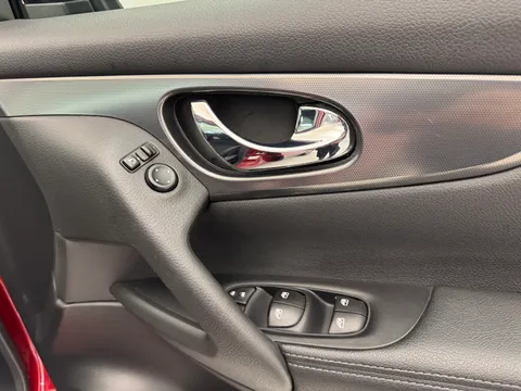 25 of 33 for Nissan Qashqai 1.3 DiG-T N-Connecta 5dr