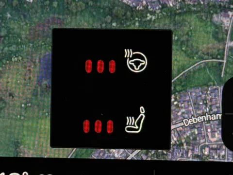 DU74WOJ Volvo XC40 2.0 B3P Plus Dark 5dr Auto Thumbnail #6