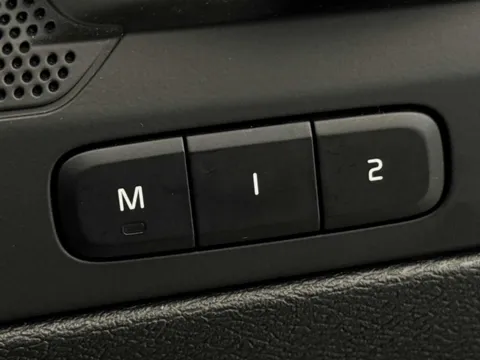 DU74WOJ Volvo XC40 2.0 B3P Plus Dark 5dr Auto Thumbnail #12