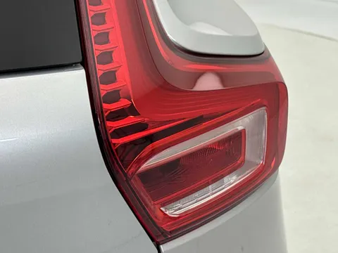 DU74WOJ Volvo XC40 2.0 B3P Plus Dark 5dr Auto Thumbnail #16