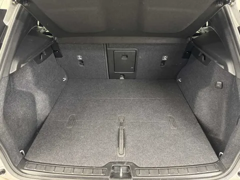 DU74WOJ Volvo XC40 2.0 B3P Plus Dark 5dr Auto Thumbnail #17