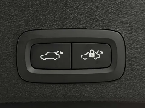 DU74WOJ Volvo XC40 2.0 B3P Plus Dark 5dr Auto Thumbnail #18