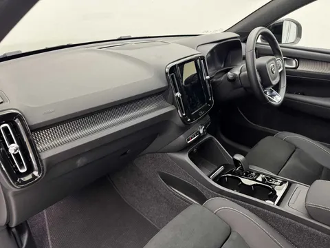 DU74WOJ Volvo XC40 2.0 B3P Plus Dark 5dr Auto Thumbnail #21