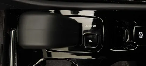 DU74WOJ Volvo XC40 2.0 B3P Plus Dark 5dr Auto Thumbnail #24