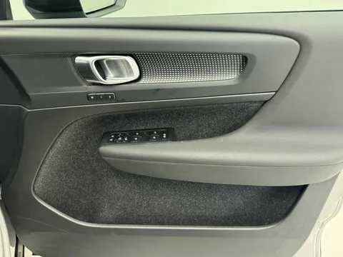 DU74WOJ Volvo XC40 2.0 B3P Plus Dark 5dr Auto Thumbnail #26