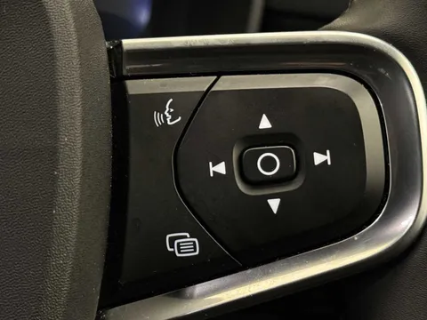 DU74WOJ Volvo XC40 2.0 B3P Plus Dark 5dr Auto Thumbnail #31