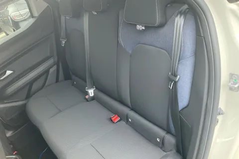DL75UOK Dacia Duster 1.6 Hybrid 140 Journey 5dr Auto Thumbnail #10