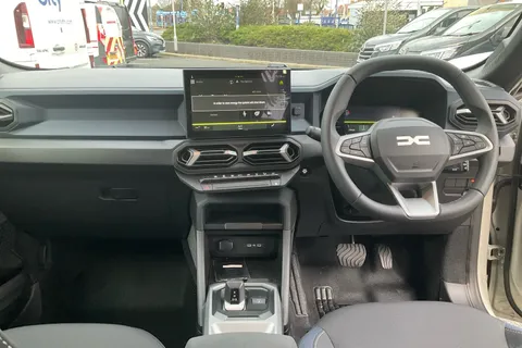 DL75UOK Dacia Duster 1.6 Hybrid 140 Journey 5dr Auto Thumbnail #11
