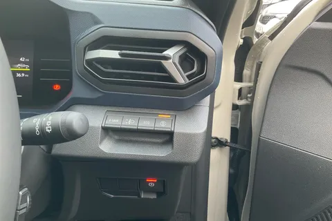 DL75UOK Dacia Duster 1.6 Hybrid 140 Journey 5dr Auto Thumbnail #14