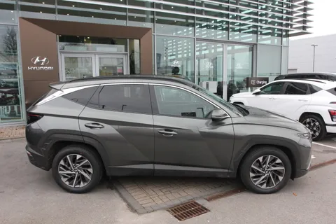 DE22WDG Hyundai Tucson 1.6 TGDi Premium 5dr 2WD Thumbnail #3