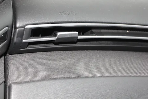 DE22WDG Hyundai Tucson 1.6 TGDi Premium 5dr 2WD Thumbnail #9