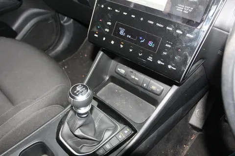 DE22WDG Hyundai Tucson 1.6 TGDi Premium 5dr 2WD Thumbnail #22