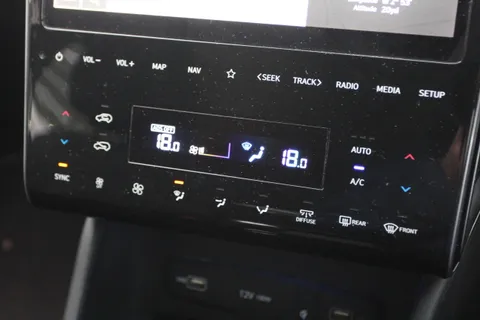 DE22WDG Hyundai Tucson 1.6 TGDi Premium 5dr 2WD Thumbnail #25