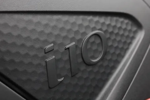 8 of 33 for Hyundai i10 1.0 MPi SE 5dr