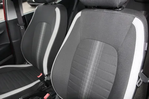 12 of 33 for Hyundai i10 1.0 MPi SE 5dr