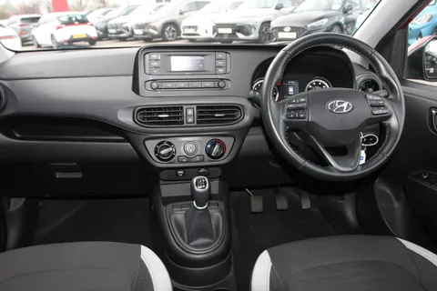 16 of 33 for Hyundai i10 1.0 MPi SE 5dr