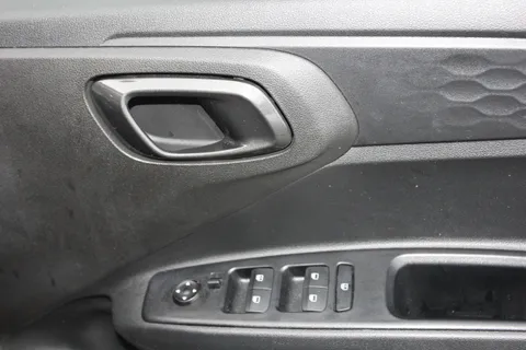 17 of 33 for Hyundai i10 1.0 MPi SE 5dr