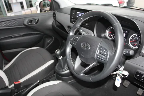 18 of 33 for Hyundai i10 1.0 MPi SE 5dr
