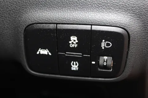 19 of 33 for Hyundai i10 1.0 MPi SE 5dr