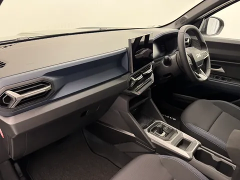 DL75UOS Dacia Duster 1.6 Hybrid 140 Journey 5dr Auto Thumbnail #13