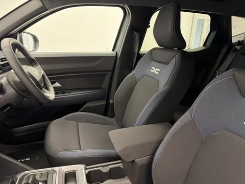 DL75UOS Dacia Duster 1.6 Hybrid 140 Journey 5dr Auto Thumbnail #14