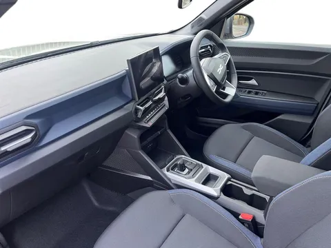 DL75UNR Dacia Duster 1.6 Hybrid 140 Journey 5dr Auto Thumbnail #4