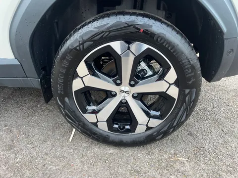 DL75UNR Dacia Duster 1.6 Hybrid 140 Journey 5dr Auto Thumbnail #14