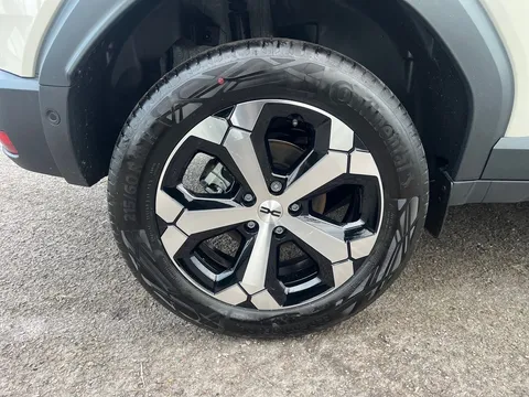 DL75UNR Dacia Duster 1.6 Hybrid 140 Journey 5dr Auto Thumbnail #15