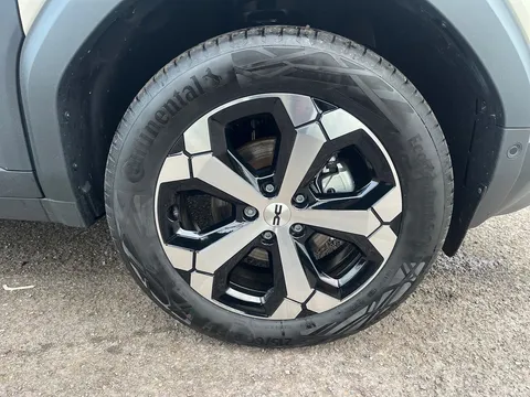 DL75UNR Dacia Duster 1.6 Hybrid 140 Journey 5dr Auto Thumbnail #16