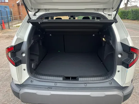 DL75UNR Dacia Duster 1.6 Hybrid 140 Journey 5dr Auto Thumbnail #17