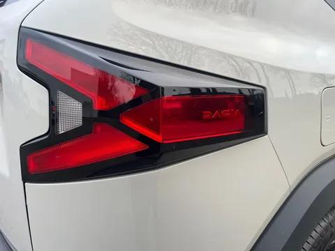 DL75UNR Dacia Duster 1.6 Hybrid 140 Journey 5dr Auto Thumbnail #20