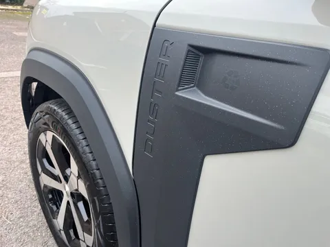 DL75UNR Dacia Duster 1.6 Hybrid 140 Journey 5dr Auto Thumbnail #21