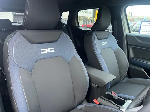 DL75UNR Dacia Duster 1.6 Hybrid 140 Journey 5dr Auto Thumbnail #24