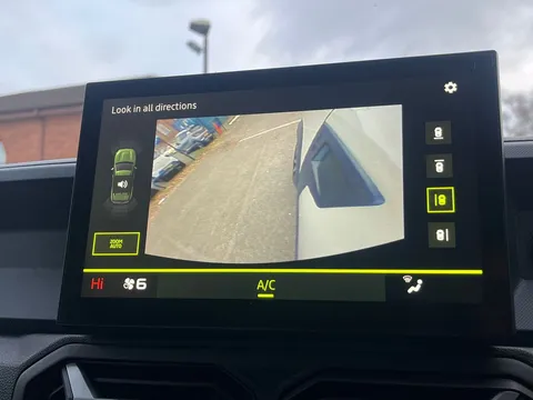 DL75UNR Dacia Duster 1.6 Hybrid 140 Journey 5dr Auto Thumbnail #31