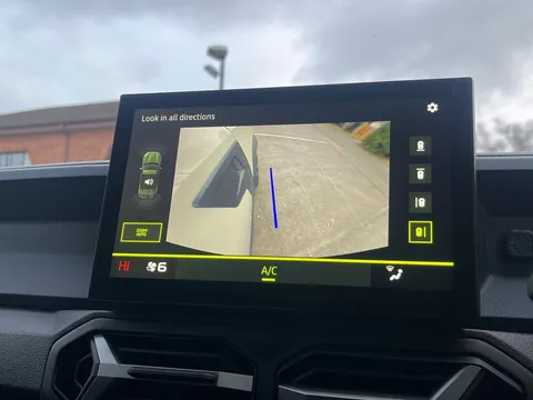 DL75UNR Dacia Duster 1.6 Hybrid 140 Journey 5dr Auto Thumbnail #32