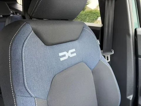 DL75UNP Dacia Duster 1.6 Hybrid 140 Journey 5dr Auto Thumbnail #31