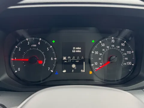 DL75UOY Renault Master MM35 Blue dCi 150 Advance Medium Roof Van Thumbnail #19