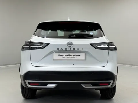 DT74UUY Nissan Qashqai 1.3 DiG-T MH Acenta Premium 5dr Thumbnail #9