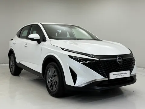 DT74UUY Nissan Qashqai 1.3 DiG-T MH Acenta Premium 5dr Thumbnail #3