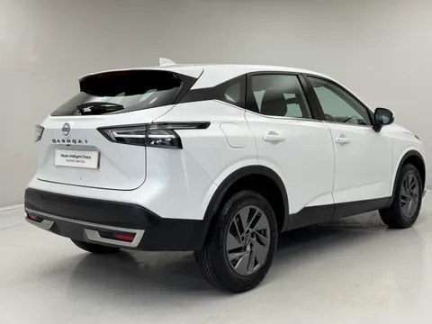 DT74UUY Nissan Qashqai 1.3 DiG-T MH Acenta Premium 5dr Thumbnail #10