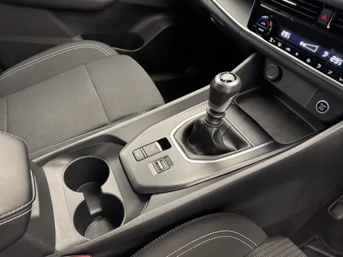 DT74UUY Nissan Qashqai 1.3 DiG-T MH Acenta Premium 5dr Thumbnail #24